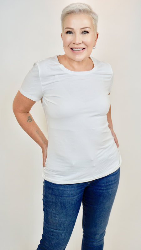 Amazon Brand - Lark & Ro Women's Short Sleeve Scoop Neck T-Shirt